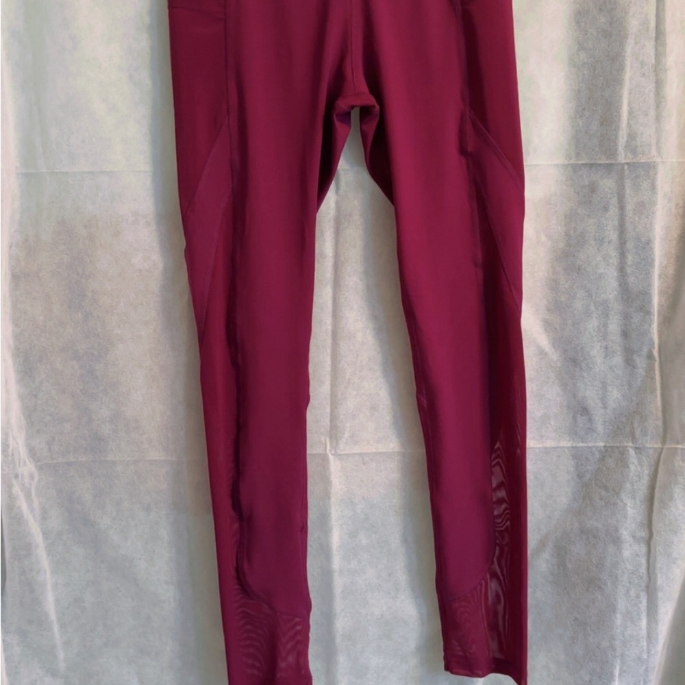 Cali Sport Burgundy Athletic Leggings, sz.M. Mesh panels w/ side pockets.